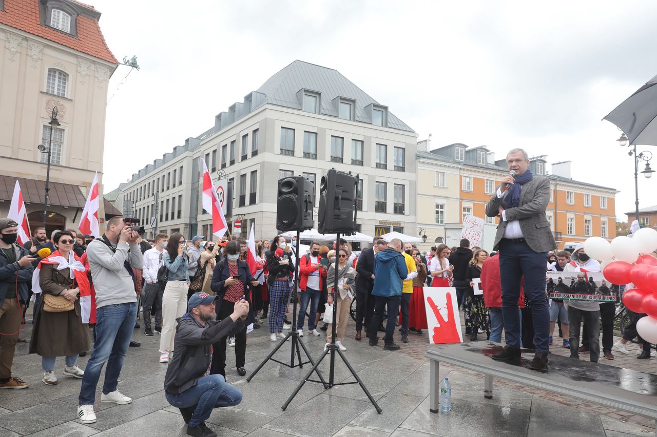 Warszawa. Członek prezydium Rady Koordynacyjnej Swiatłany Cichanowskiej - Paweł Łatuszka podczas Warszawskiej Akcji Solidarnościowej