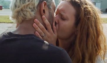 Tak kina żegnają się z widzami.