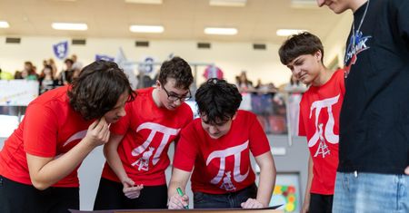 Słupsk: Zabawa z liczbą Pi w "Mechaniku". Wydarzenie połączyło sport z matematyką