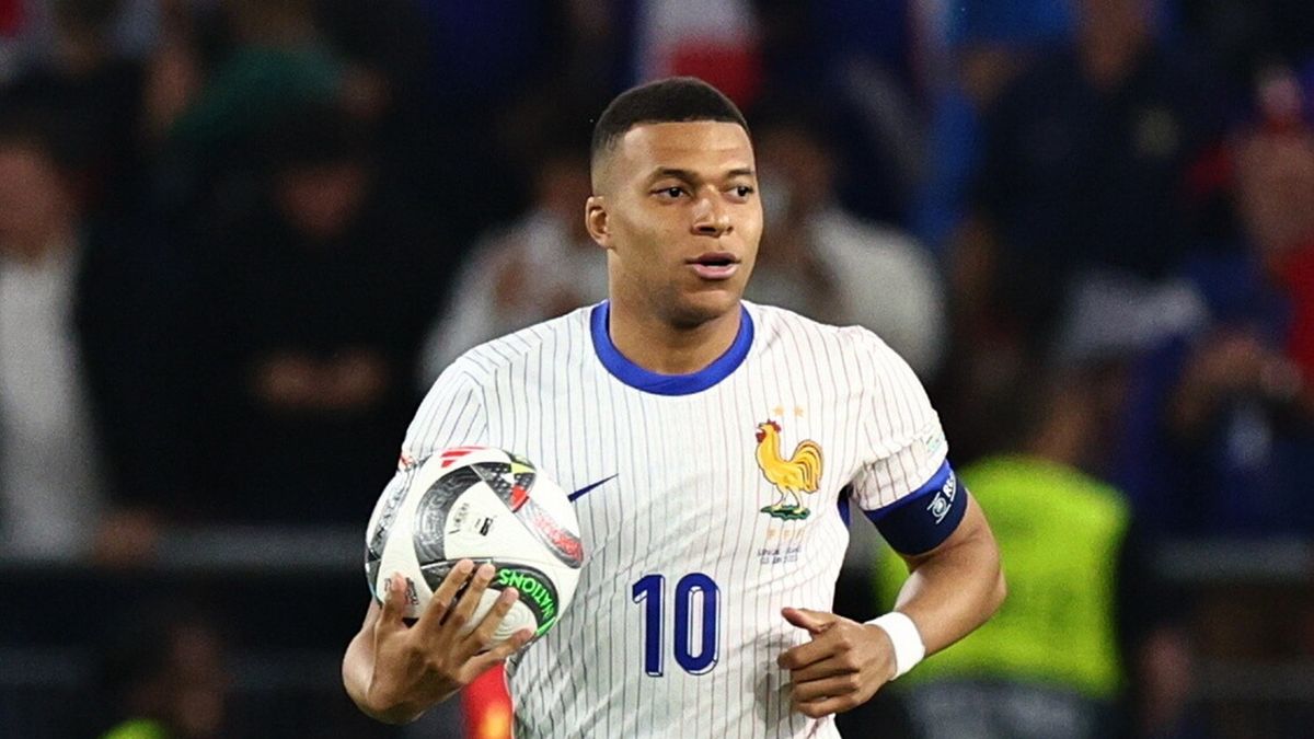 PAP/EPA / ANNA SZILAGYI / Na zdjęciu: Kylian Mbappe