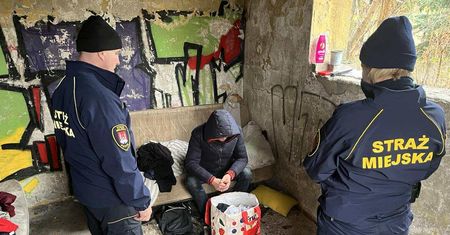 Pomagajmy, nie oceniajmy. Jak Straż Miejska reaguje na zgłoszenia dotyczące osób bezdomnych