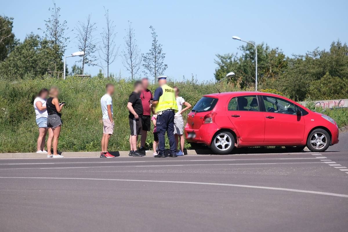 BMW zderzyło się z toyotą na rondzie 100-lecia KUL z pniakiem