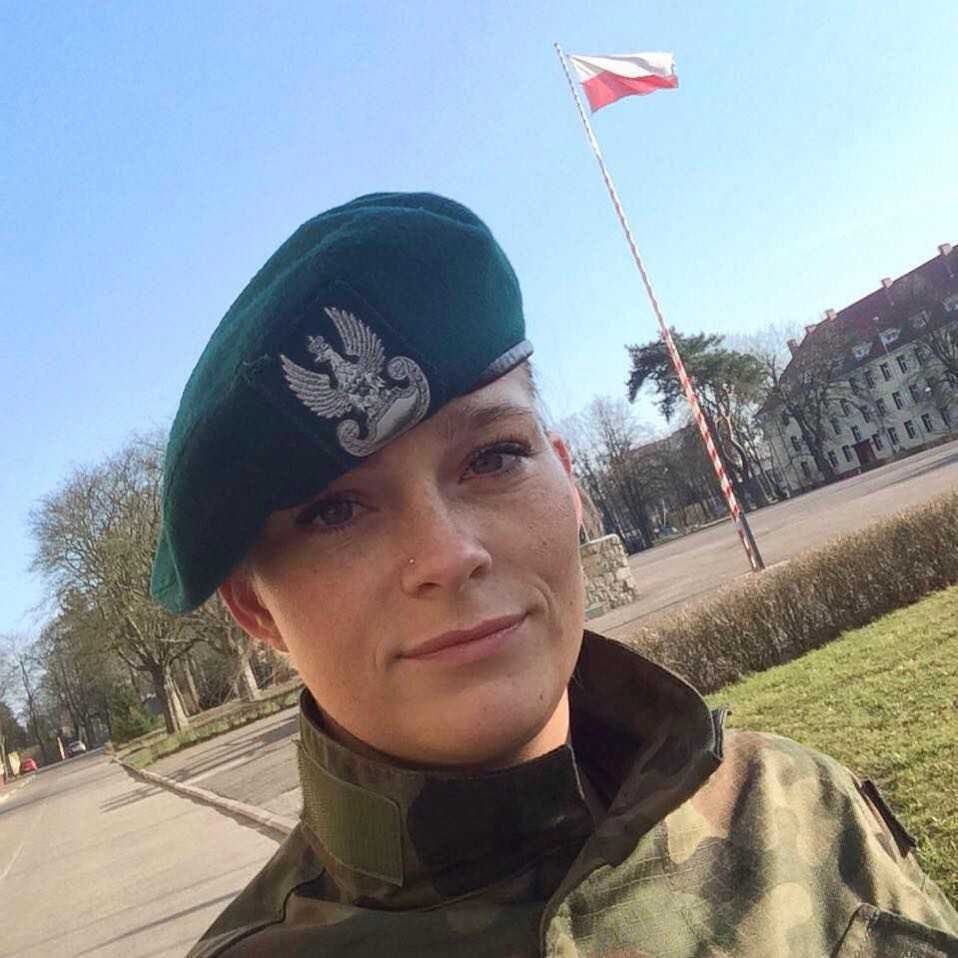 Marta Tomczak w mundurze - Projekt Lady Instagram