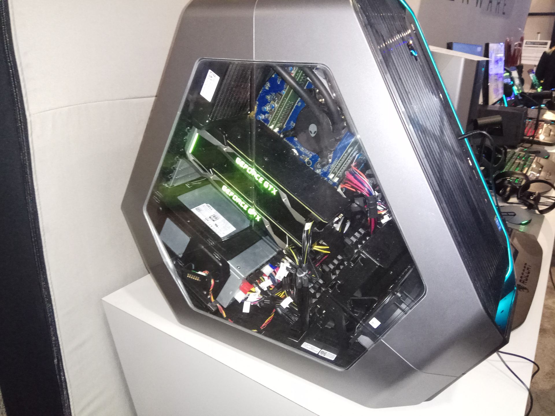 Alienware: nie każdy pecet musi być nudną skrzynką