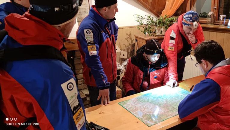 Beskidy. Ratownicy z Polski i Czech przez kilka godzin szukali turysty w rejonie Stożka.