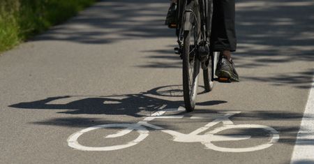 Koronawirus. Czy na rowerze trzeba mieć założoną maseczkę?