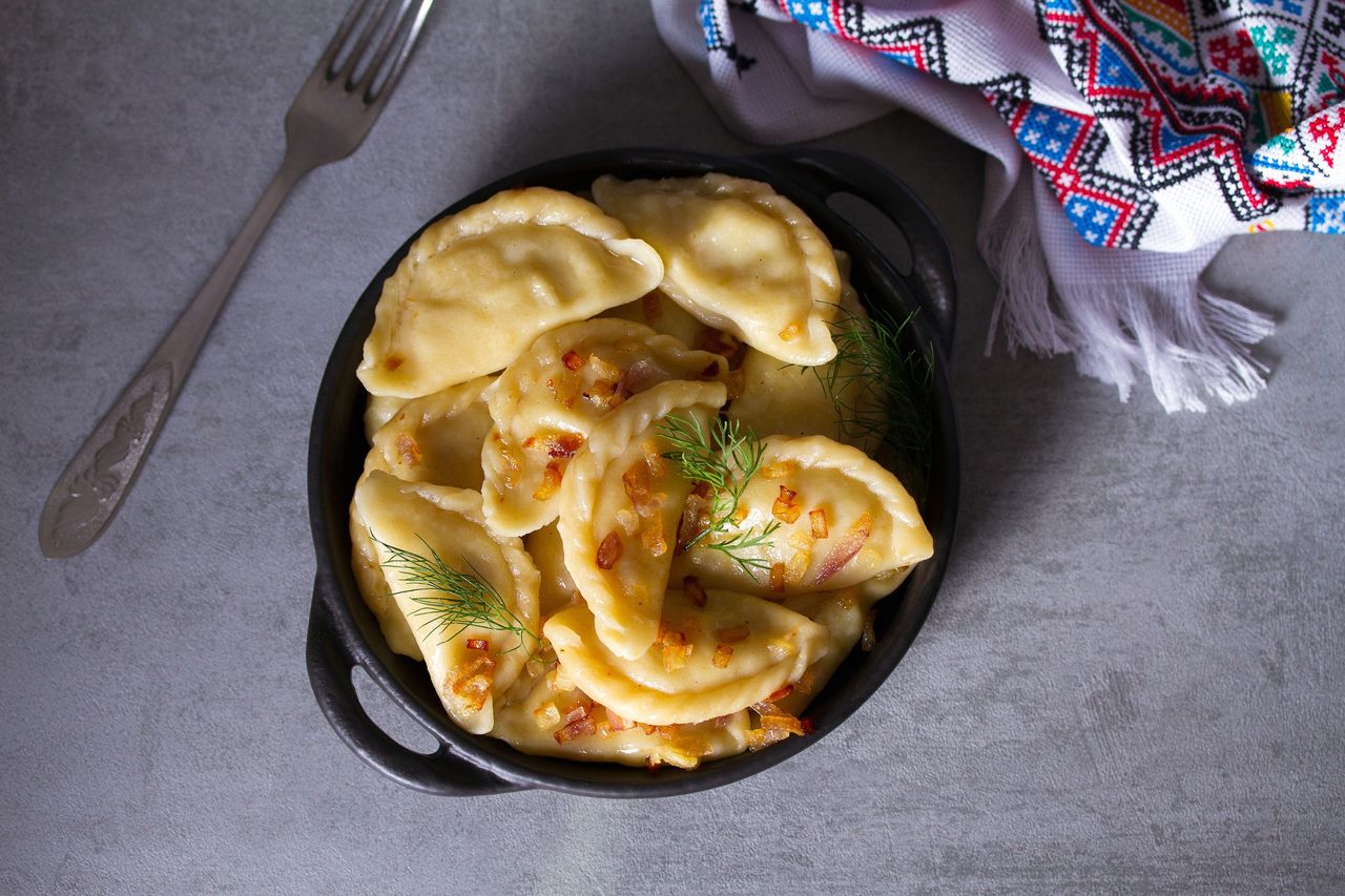 Jak odgrzać pierogi? Triki na pierogi niczym świeżo ugotowane
