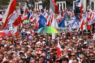 Zagraniczne media reagują na marsze. To napisali o Nawrockim