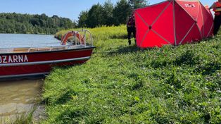 Skrzyszów: Tragedia nad wodą – mężczyzna utonął podczas kąpieli