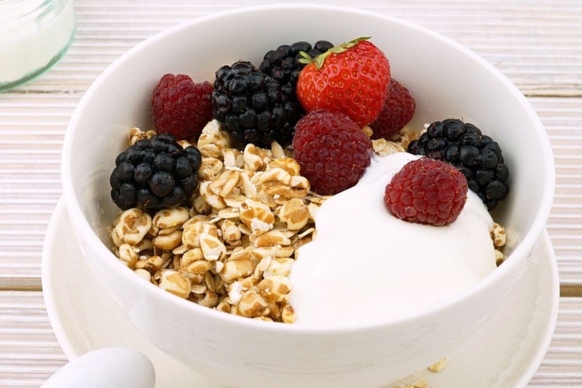 Dlaczego warto jeść jogurt grecki na śniadanie 