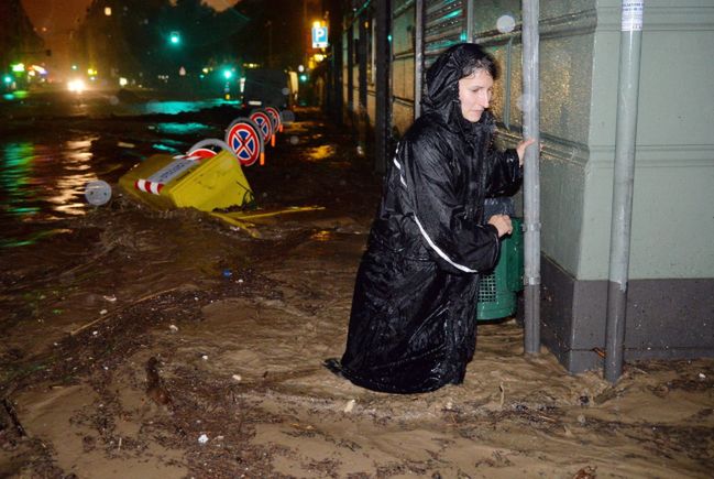 Krytyczna sytuacja w Genui, zalanej po gwałtownych opadach