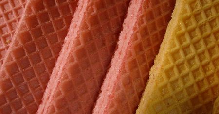 Wafle cukrowe z kremowym nadzieniem