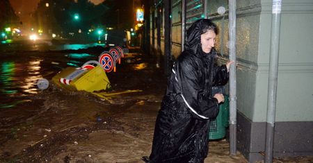Krytyczna sytuacja w Genui, zalanej po gwałtownych opadach
