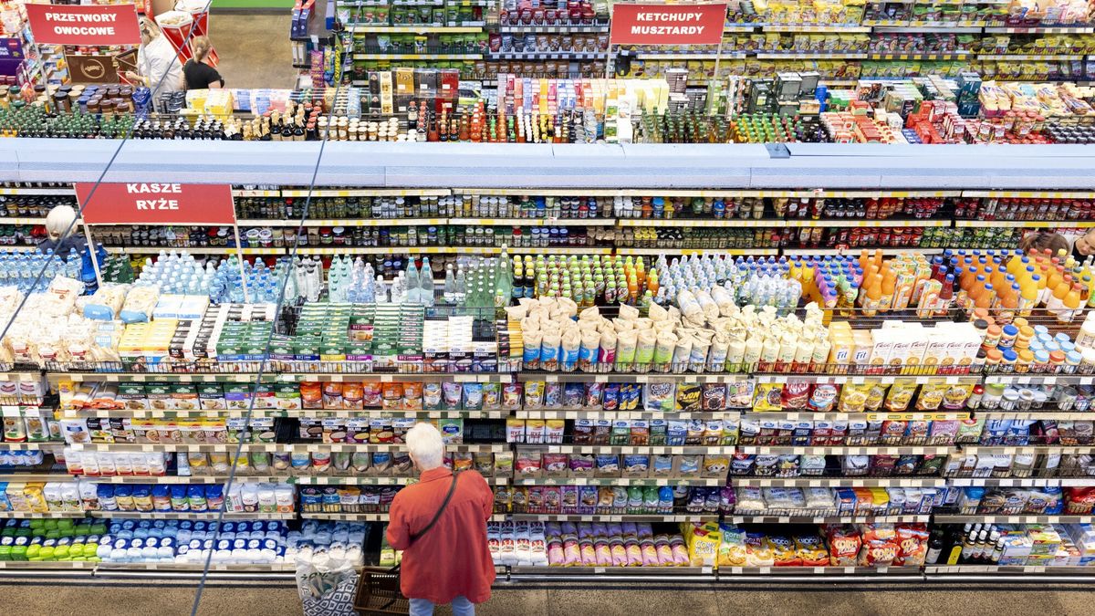Reporter archiwum 2024 08
06.08.2024. Warszawa. Sklep spozywczy. Polki z produktami spozywczymi. Fot. Filip Naumienko/REPORTER
Filip Naumienko/REPORTER