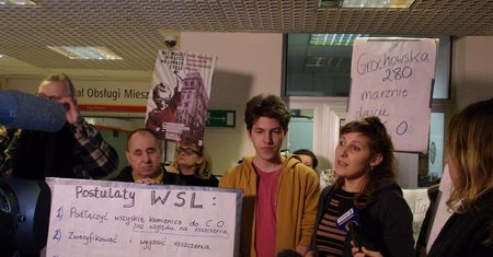 Grzyb na ścianach, stęchlizna, choroby płuc. Tak żyje 4 tys. mieszkańców Pragi Południe
