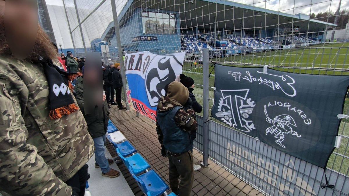 Zdjęcie okładkowe artykułu: Materiały prasowe / Telegram / Na zdjęciu: przedstawiciele batalionu Espanola na meczu ligi rosyjskiej
