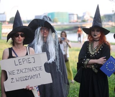 "Cnotliwe niewiasty" i wiedźmy wyszły na ulice Krakowa. Nietypowy marsz