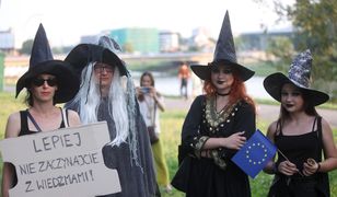 "Cnotliwe niewiasty" i wiedźmy wyszły na ulice Krakowa. Nietypowy marsz