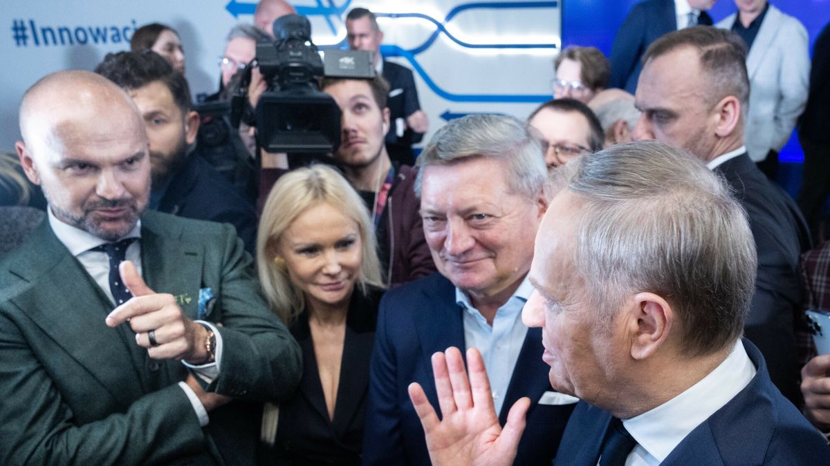 Polska. Rok prze?omu - wydarzenie z udzia?em premiera
10.02.2025 Warszawa Gielda Papierow Wartosciowych "Polska. Rok przelomu" wydarzenie z udzialem premiera Donalda Tuska fot. Jacek Dominski/REPORTER
N/z: Rafal Brzoska, Beata Drzazga, Wojciech Kostrzewa, Donald Tusk
Jacek Dominski/REPORTER