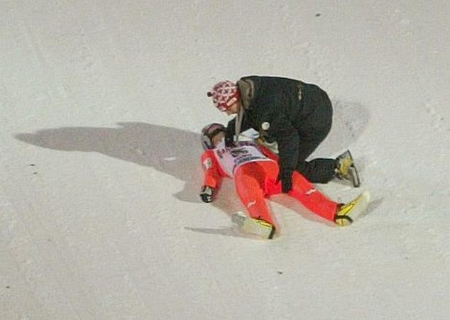 Kibice zamarli po fatalnym upadku Thomasa Morgensterna (fot. Getty Images)