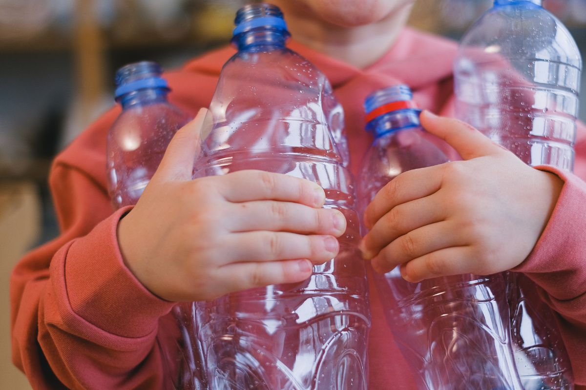 Plastic bottle hack speeds up laundry drying time