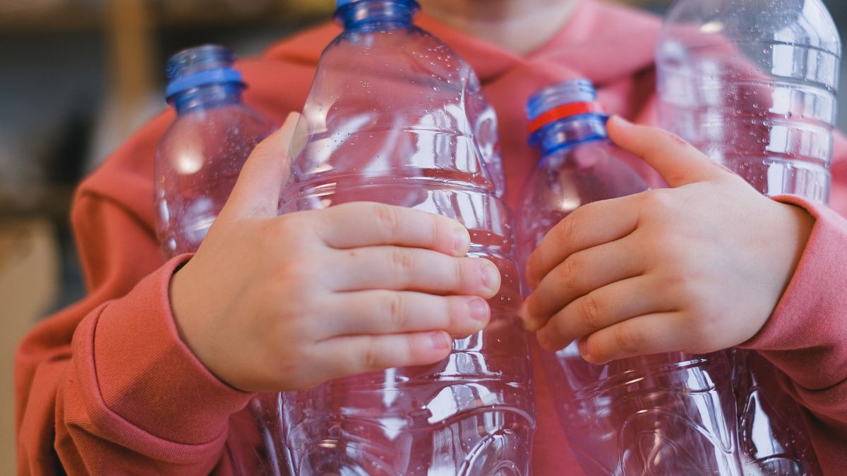 Jak plastikowe butelki przyspieszają suszenie prania?