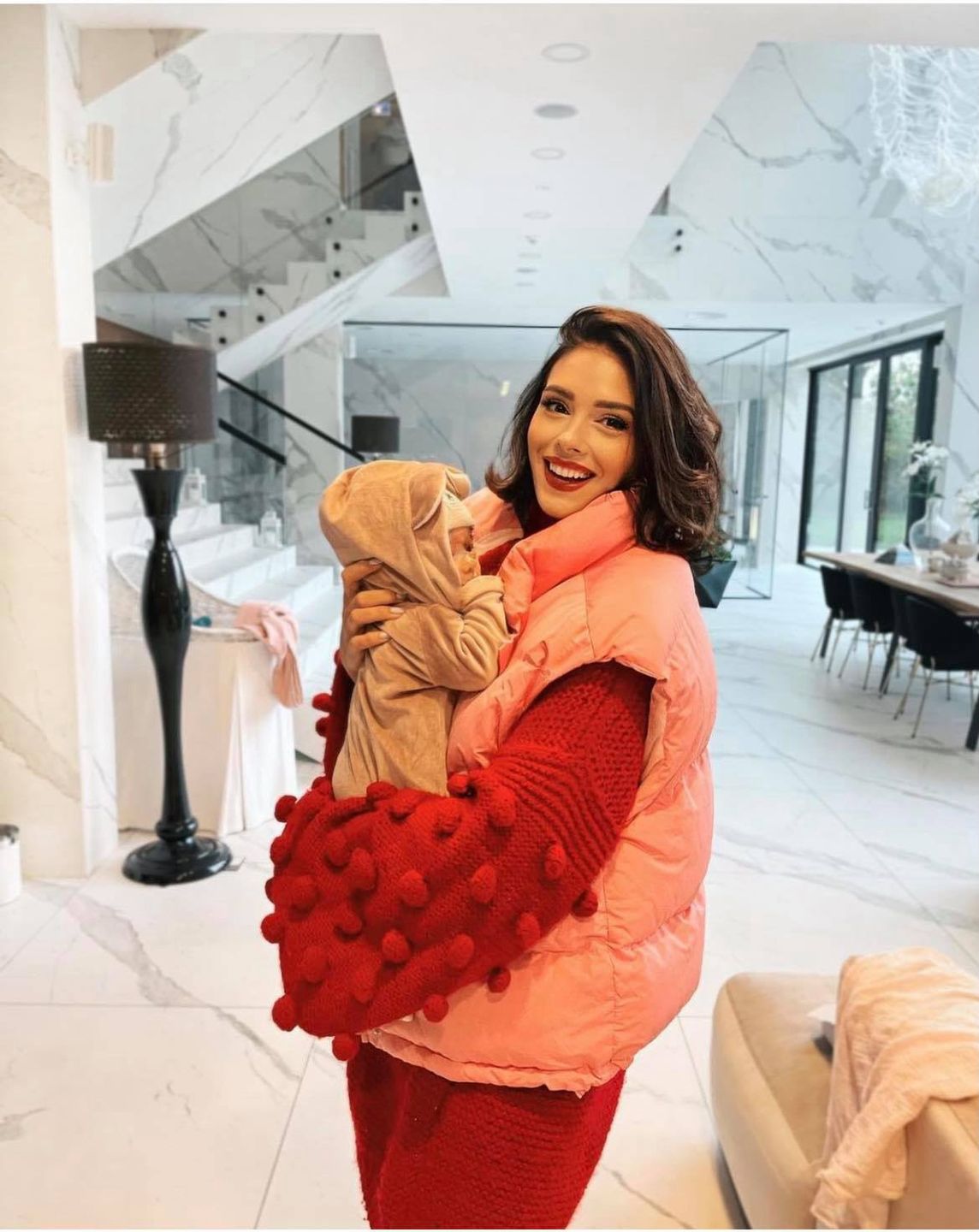 Klauda Halejcio świętuje fakt, że 4 miesiące temu została mamą