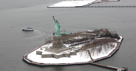 Statua Wolności to pierwsza ofiara zawieszenia działalności rządu USA. Turyści zostawieni na lodzie