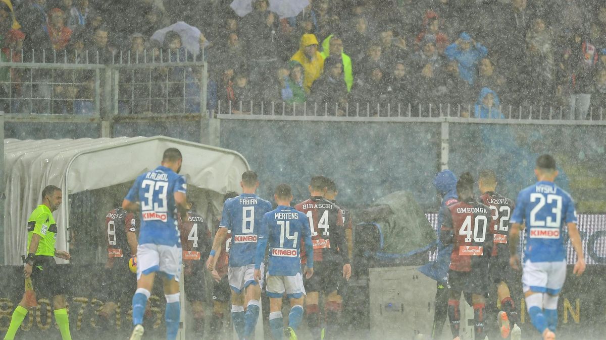 Zdjęcie okładkowe artykułu: PAP/EPA / SIMONE ARVEDA / Mecz Genoa CFC z Napoli został przerwany z powodu ulewy