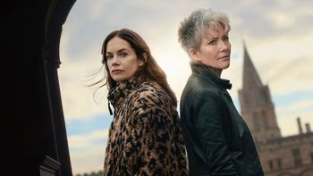 Numer 1 Apple TV w 40 krajach to wciągający thriller detektywistyczny z gwiazdorską obsadą