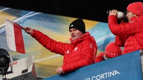 Wyciągnął telefon i pokazał wiadomości. Włosy stają dęba