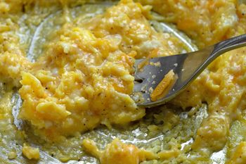 Usmaż "po austriacku". Nie będziesz już chciał jeść innej jajecznicy