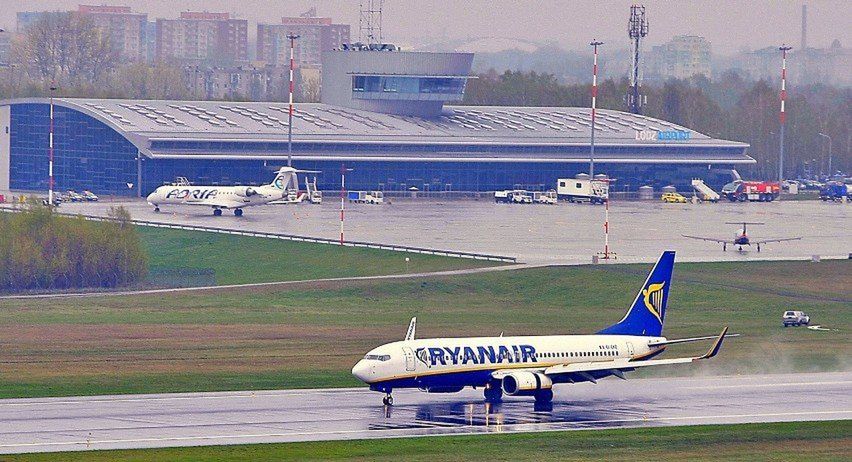 Samolot linii Ryanair na łódzkim lotnisku