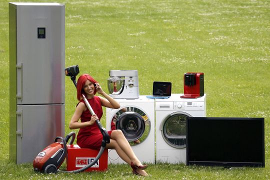IFA 2010: czerwonowłosa Miss IFA prezentuje gadżety 16
