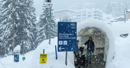 Światowi przywódcy pod śniegiem. Davos zagrożone lawinami