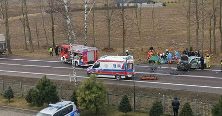 Policja uratowała życie kierowcy wypadku