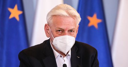 COVID-19. Koniec ze zwykłymi maseczkami? Prof. Horban o wielkich zmianach