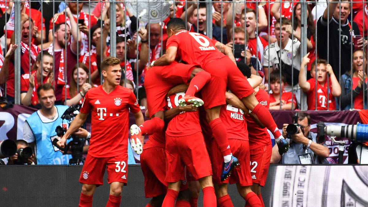 Zdjęcie okładkowe artykułu: PAP/EPA / PHILIPP GUELLAND / Na zdjęciu: radość piłkarzy Bayernu Monachium