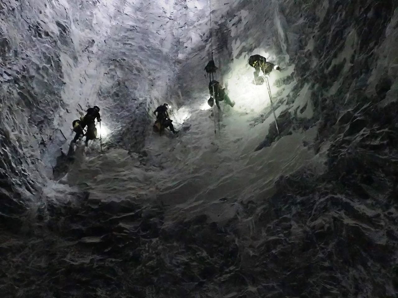 Alpiniści kilometr pod ziemią. Budują zbiornik retencyjny