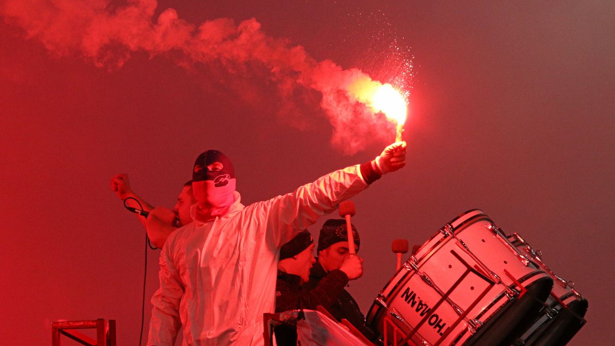 PAP / Stanisław Rozpędzik / Kibice