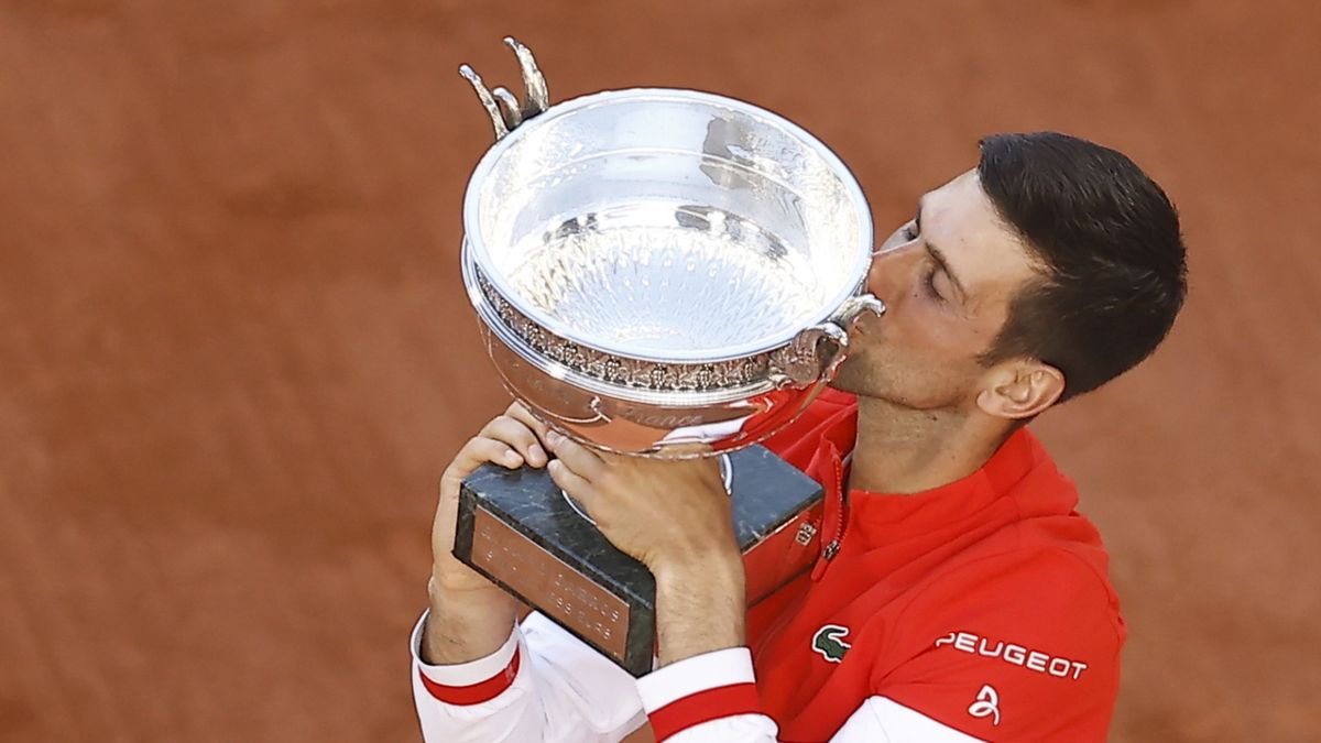 Zdjęcie okładkowe artykułu: PAP/EPA / IAN LANGSDON / Na zdjęciu: Novak Djoković, mistrz Roland Garros 2021