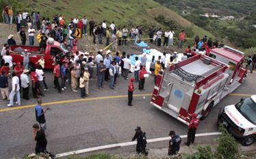 Meksyk: Co najmniej 25 zabitych w wypadku autobusu