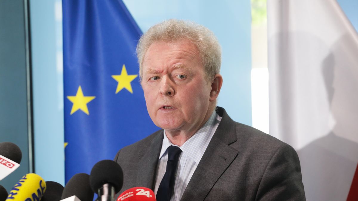 Janusz Wojciechowski
Albert Zawada
briefing, import, import artyku��w rolno-spo�ywczych, import z Urkainy, Komisarz UE ds. Rolnictwa, konferencja, polityk, polityka rolna, prasowa, prasowy, produkty, rolnictwo, ukrai�skie