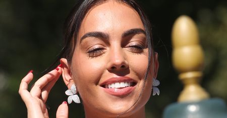 Georgina Rodriguez obnaża dorodne pośladki w sportowym wdzianku i wściekle różowych czółenkach. Ma klasę? (FOTO)