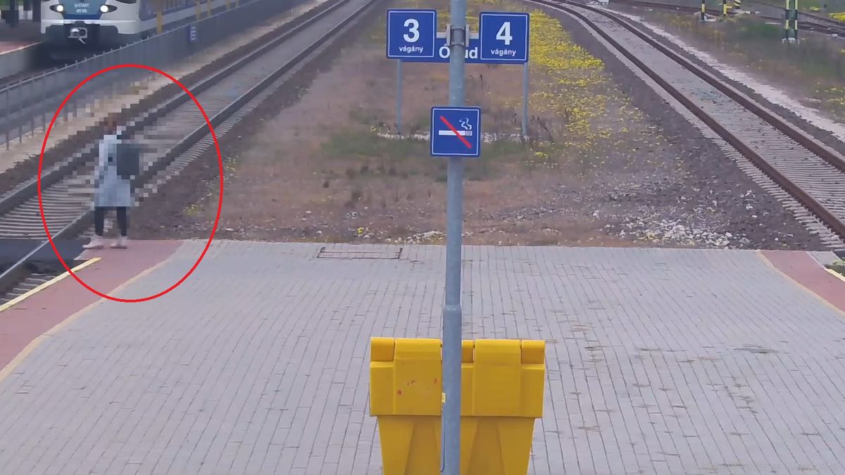 Kobieta była o krok od tragicznego zderzenia z pociągiem. 