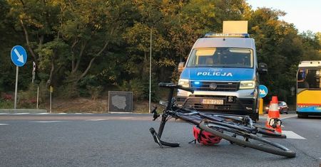 Dwa wypadki z udziałem rowerzystów w Płocku. Dwie osoby trafiły do szpitala. Policja ostrzega!