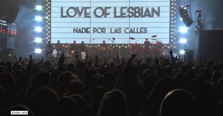 Eksperymentalny koncert dla 5 tys. osób w dobie pandemii. Widzowie zostali przebadani pod kątem koronawirusa
