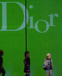 Greenpeace: luksusowe marki odzieżowe zanieczyszczają wodę