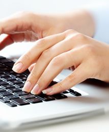 Sklepy internetowe zachęcają do zakupów niskimi cenami, ale w marketach jest więcej promocji