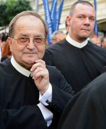 Kary dla Radia Maryja i Orange Sport za złamanie zakazu o reklamie